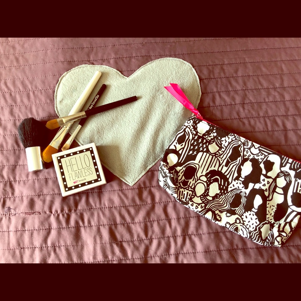 NWOT cute Ipsy Bag!!